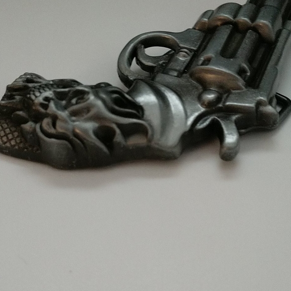 Cast Metal Belt Buckle Revolver with Skull Streetwear Gothic - Picture 5 of 11